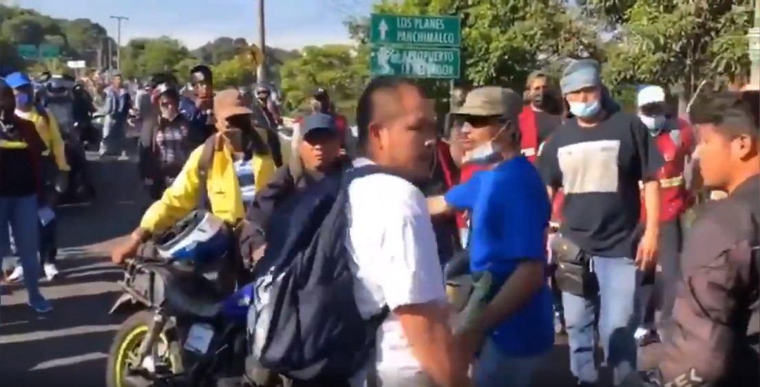 Alcaldías del FMLN y ARENA atacaron a motociclista asumiendo que era simpatizante de NUEVAS IDEAS alcaldias-del-fmln-y-arena-atacaron-a-motociclista-asumiendo-que-era-simpatizante-de-nuevas-ideas